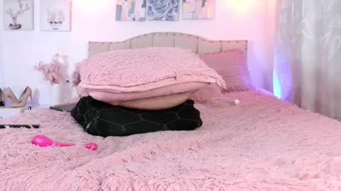 Snapshot of yellow_lily chatting on March 1, 11:37 pm yellow_lily online show from March 1, 11:37 pm