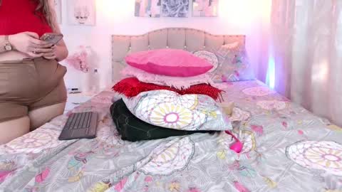 Snapshot of yellow_lily chatting on March 4, 9:00 pm yellow_lily online show from March 4, 9:00 pm