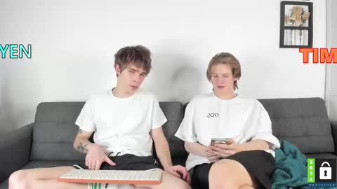 Snapshot of yen2025 chatting on November 15, 7:32 pm Yen online show from November 15, 7:32 pm