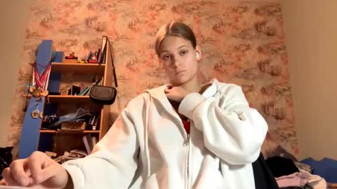 Emma online show from October 15, 1:44 pm