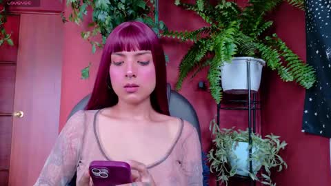 yeriawaddell  online show from April 10, 8:24 pm