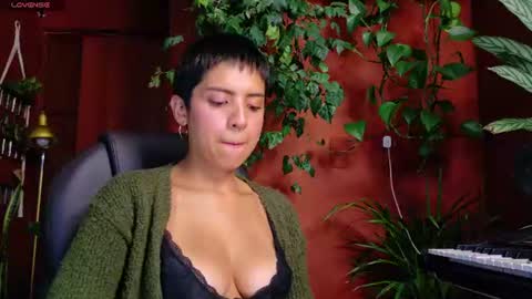 Snapshot of yeriawaddell_ chatting on June 10, 11:57 pm yeriawaddell online show from June 10, 11:57 pm