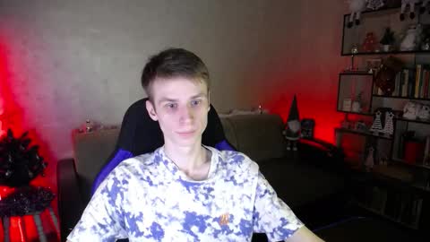 Snapshot of yes_cute_boy_ chatting on January 8, 9:28 pm Eden online show from January 8, 9:28 pm