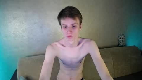 Snapshot of yes_cute_boy_ chatting on March 9, 9:41 pm Eden online show from March 9, 9:41 pm