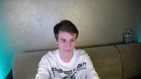 Snapshot of yes_cute_boy_ chatting on March 17, 10:02 pm Eden online show from March 17, 10:02 pm