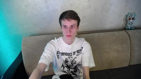 Snapshot of yes_cute_boy_ chatting on March 18, 12:19 pm Eden online show from March 18, 12:19 pm