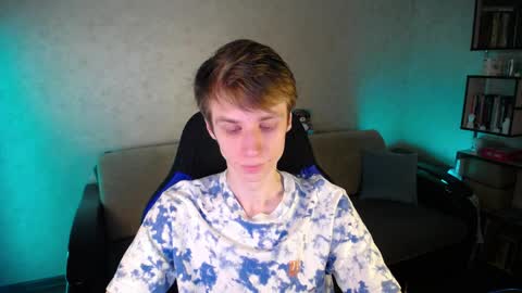 Snapshot of yes_cute_boy_ chatting on April 8, 7:08 am Eden online show from April 8, 7:08 am