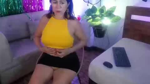 Snapshot of yeseniaa25_ chatting on October 15, 6:08 pm Yeseniaa25  online show from October 15, 6:08 pm