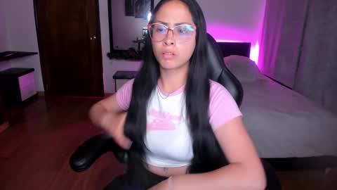 Snapshot of yesie_hot2 chatting on December 30, 2:09 am yesie_hot2 online show from December 30, 2:09 am