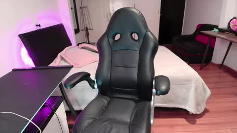 Snapshot of yesie_hot2 chatting on September 23, 1:41 am yesie_hot2 online show from September 23, 1:41 am