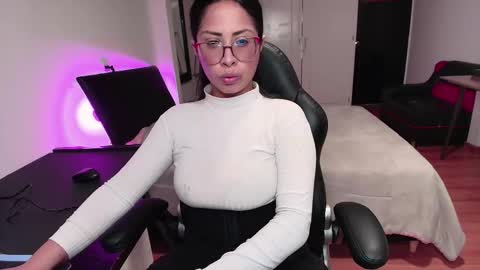 Snapshot of yesie_hot2 chatting on September 25, 2:48 am yesie_hot2 online show from September 25, 2:48 am