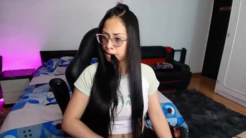 Snapshot of yesie_hot2 chatting on March 31, 1:40 am yesie_hot2 online show from March 31, 1:40 am