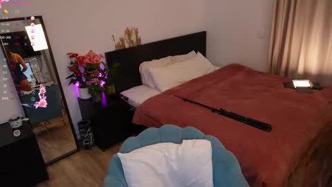 Snapshot of yess_kiki chatting on October 6, 8:12 am Kiki online show from October 6, 8:12 am