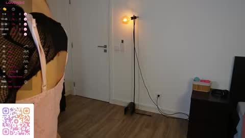 Snapshot of yess_kiki chatting on November 23, 4:07 pm Kiki online show from November 23, 4:07 pm