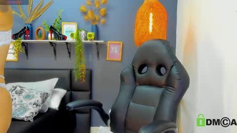 yessika_parker online show from April 4, 9:18 am