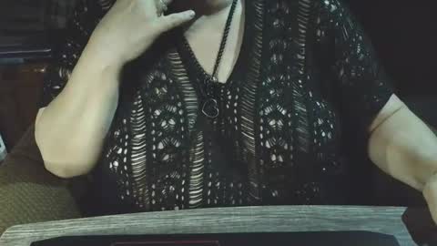 yessirprincesspet online show from April 4, 2:54 am