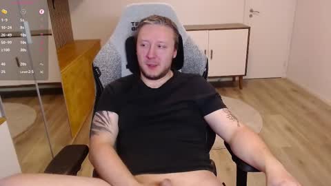 Snapshot of yhdxhy chatting on November 22, 12:09 am James online show from November 22, 12:09 am