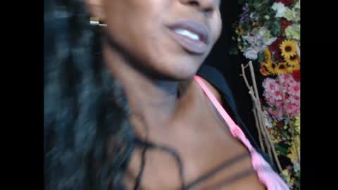 Ms. Mina online show from December 4, 8:28 pm