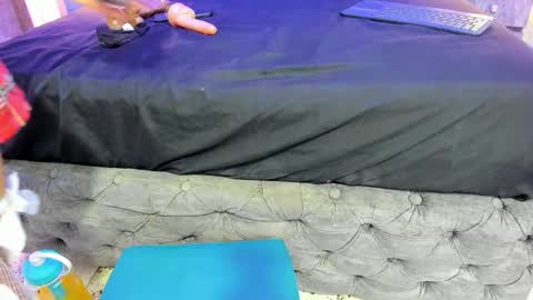 Snapshot of yiyisandoval chatting on November 14, 7:23 pm yiyisandoval online show from November 14, 7:23 pm