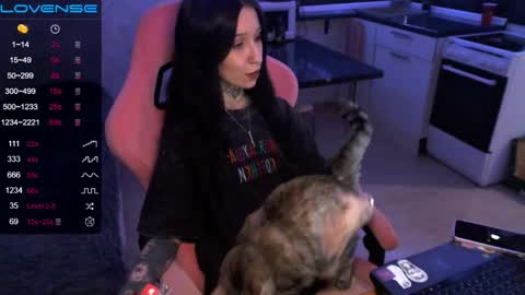 Snapshot of yngmilf_ chatting on September 18, 9:28 pm online show from September 18, 9:28 pm