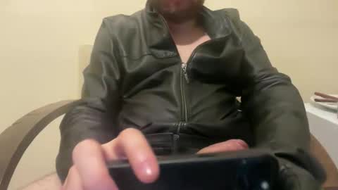 Snapshot of ynholeather chatting on November 6, 1:17 am Leather online show from November 6, 1:17 am