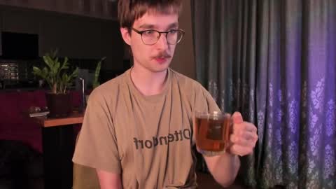 Max online show from April 10, 9:19 pm