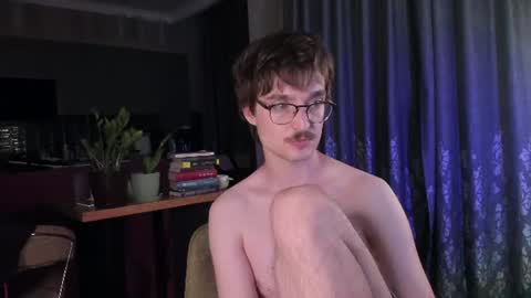 Snapshot of yoga_pizza_420 chatting on August 4, 10:23 pm Max online show from August 4, 10:23 pm
