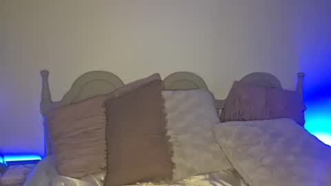 Yogiblondebangme online show from April 10, 11:09 pm