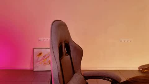 Snapshot of yoka_paradoxxx chatting on February 19, 9:16 am yoka_paradoxxx online show from February 19, 9:16 am