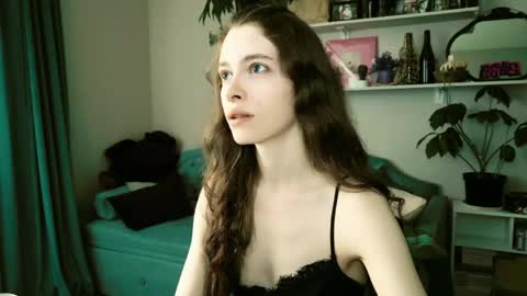 yoka_paradoxxx online show from June 4, 10:21 am