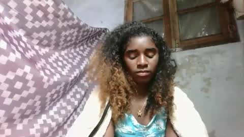 yolandrina05 online show from September 15, 1:38 am