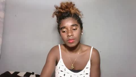 yolandrina05 online show from September 23, 7:44 am