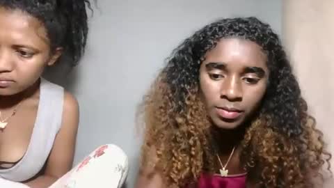 yolandrina05 online show from October 6, 6:44 am