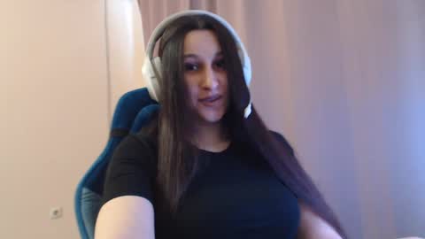 Sophie online show from April 3, 1:09 pm