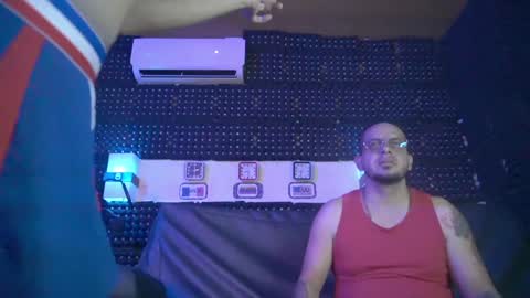 Snapshot of yorsandulce chatting on December 19, 1:28 am dulceandyors online show from December 19, 1:28 am