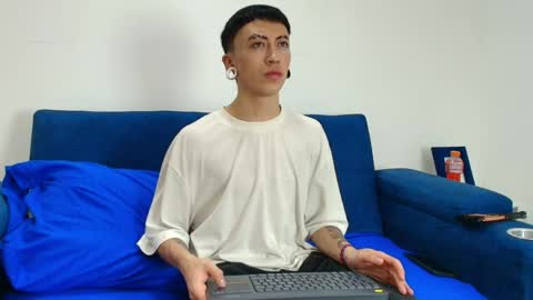 Yoshua Smith online show from April 2, 7:33 pm