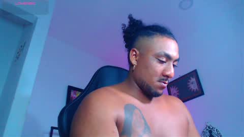 Snapshot of yosoy_enzo2020 chatting on April 26, 1:58 am Enzo online show from April 26, 1:58 am