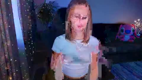 Snapshot of youdreamm chatting on December 3, 12:38 pm Bella online show from December 3, 12:38 pm