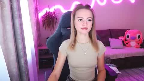 Snapshot of youdreamm chatting on November 17, 7:36 am Bella online show from November 17, 7:36 am