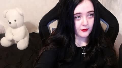 your_8a8y online show from December 18, 11:24 am