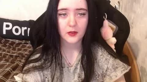 your_8a8y online show from October 22, 10:59 am