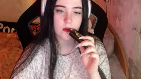 your_8a8y online show from November 30, 8:35 pm