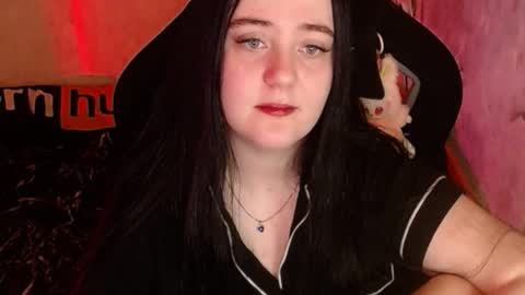 your_8a8y online show from December 15, 2:32 pm