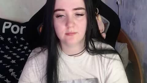 your_8a8y online show from December 23, 6:33 am