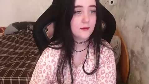 your_8a8y online show from June 18, 3:27 pm