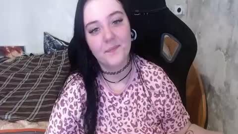 your_8a8y online show from June 21, 4:04 am