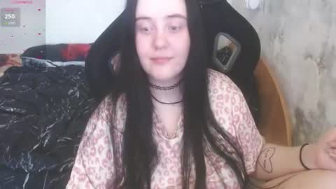 your_8a8y online show from June 25, 12:20 pm