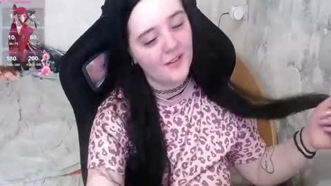 your_8a8y online show from July 19, 3:05 pm