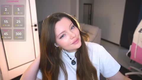 Julia Please Thumbs up me   online show from April 10, 6:18 am