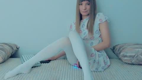 Snapshot of your_caramelka chatting on September 12, 9:42 am Lily online show from September 12, 9:42 am